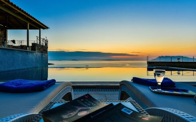 Villa with Striking views over the infinity Pool