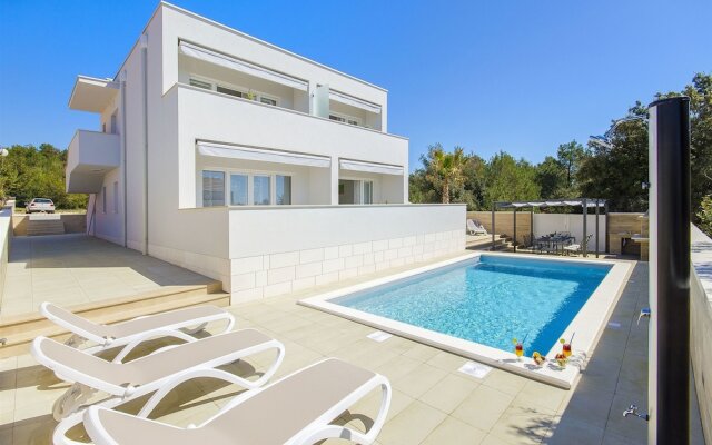 Villa V