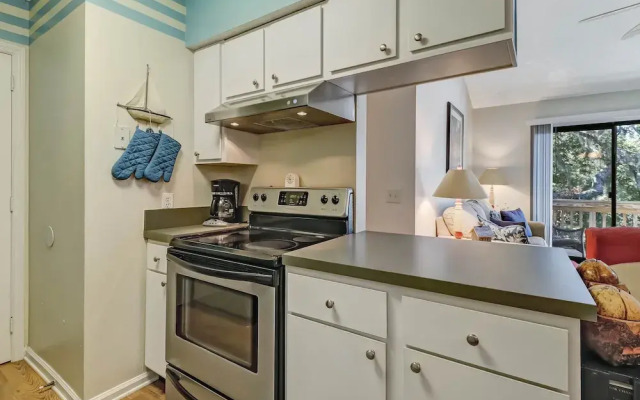 Dog Friendly Forest Ridge Condo Close to Beach by RedAwning