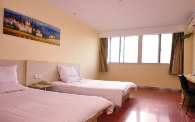 Hanting Express Dezhou Train Station