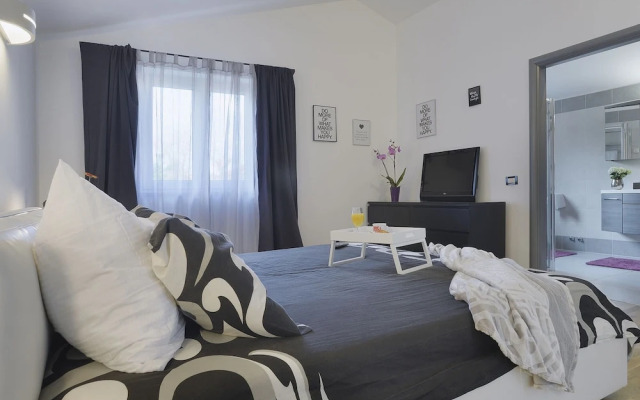 Modern Villa in Pula With Pool and Parking
