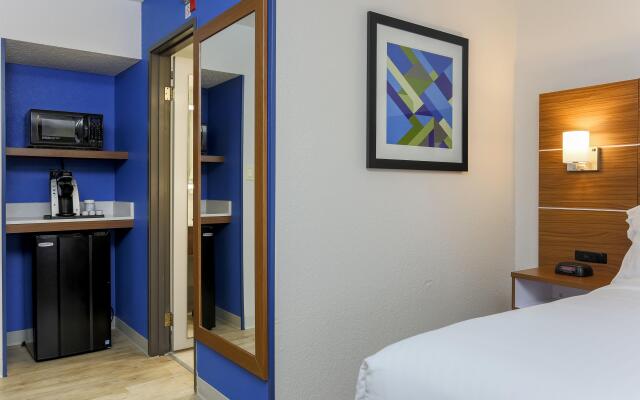 Holiday Inn Express Milwaukee-West Medical Center by IHG