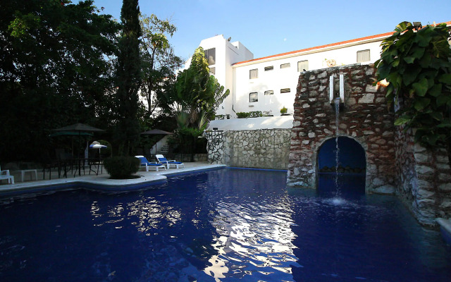 Hotel Xbalamque and Spa Cancun