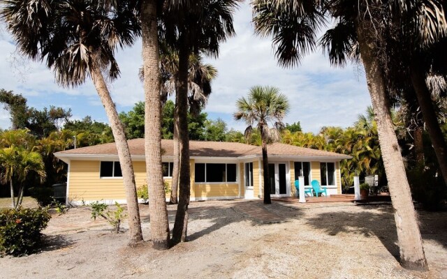 Salty Dog - Dog Friendly Home On Sanibel! 3 Bedroom Home