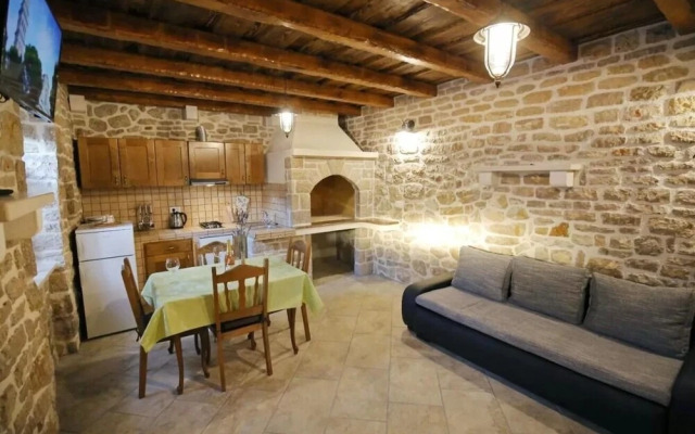 Josi - With Jacuzzi - H