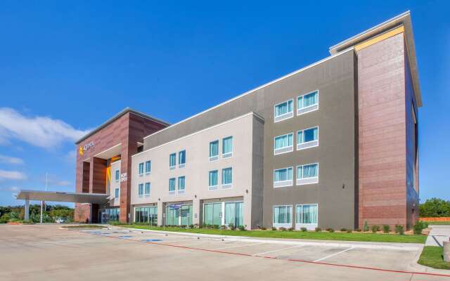 La Quinta Inn & Suites by Wyndham Dallas Duncanville