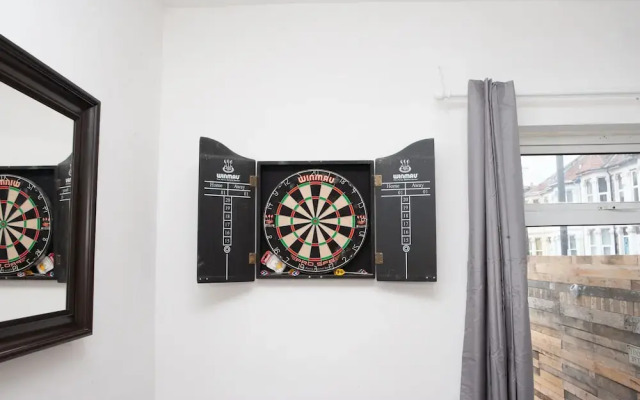 Spacious 2 Bedroom Property in Bristol