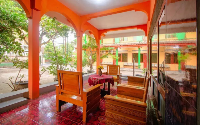 House 24 by OYO Rooms