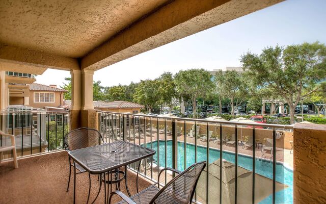 Inn of Naples, Tapestry Collection by Hilton