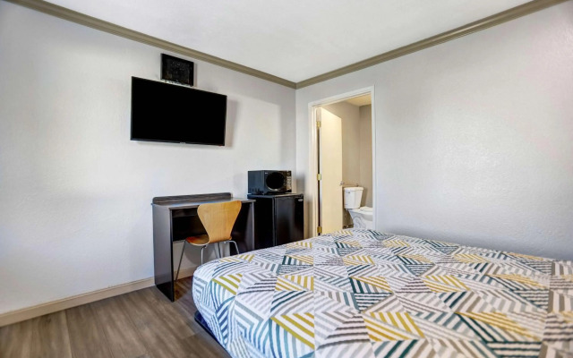 Motel 6 Red Bluff, CA