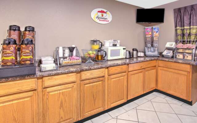 Super 8 by Wyndham Wyoming/Grand Rapids Area