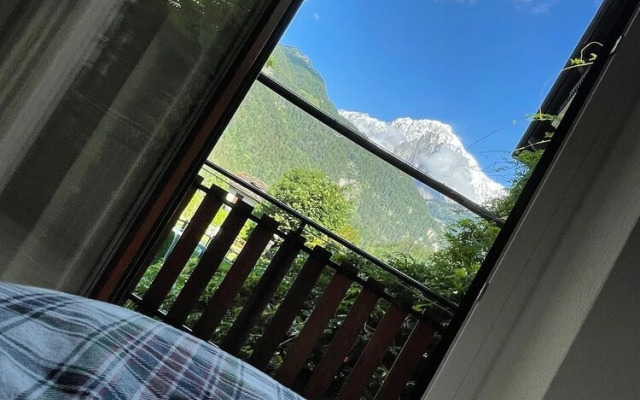 New Newly Renovated Apartment Palleusieux