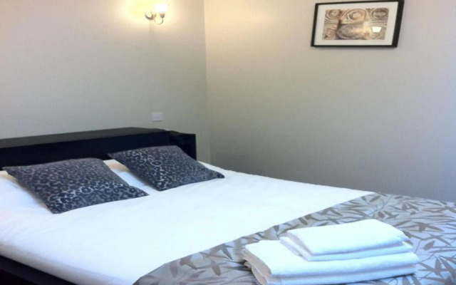 Lyall Apartment Hotel