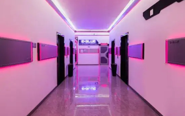 Ebo E-Sports Hotel (East Ningbo Yintai City Store)