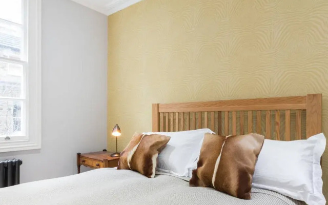 Traditional 1 Bed Apartment, Pimlico