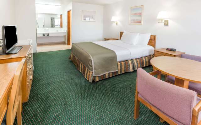 Howard Johnson by Wyndham Roseburg