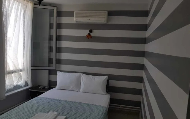 Deluxe Hotel