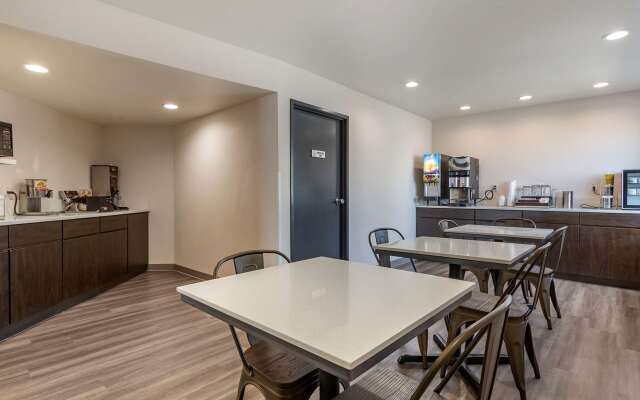 Sleep Inn & Suites