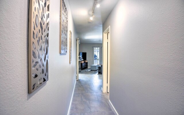 Sleek Phoenix Condo: Walk to Biltmore Fashion Park