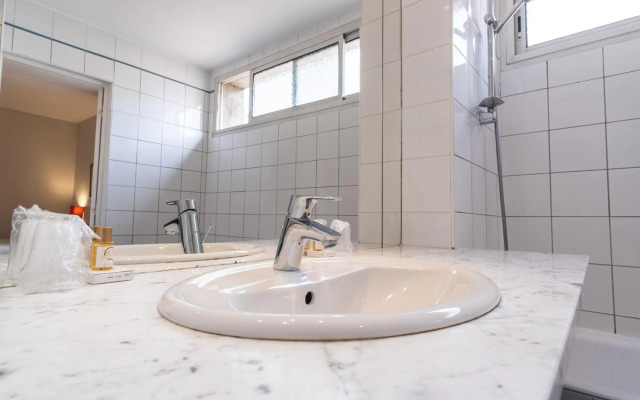 Ours Blanc - Place Victor Hugo