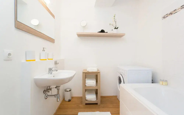 Design-Apartment Karlsplatz with Balcony