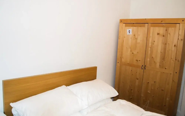 Spacious 3 Bedroom Flat in Marchmont
