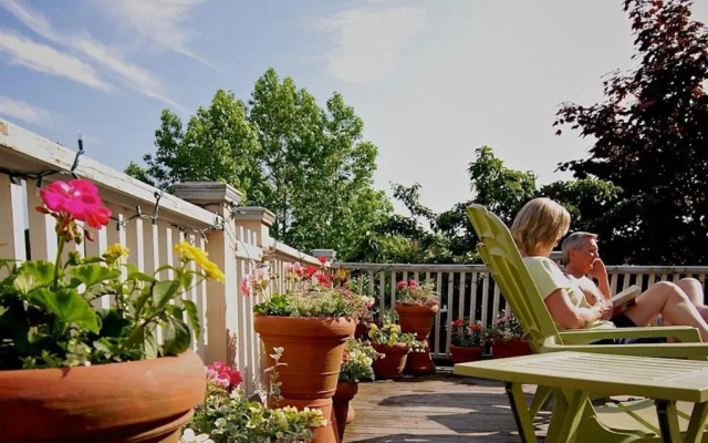 Yankee Peddler Inn
