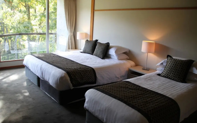 The Ridge Hotel & Apartments