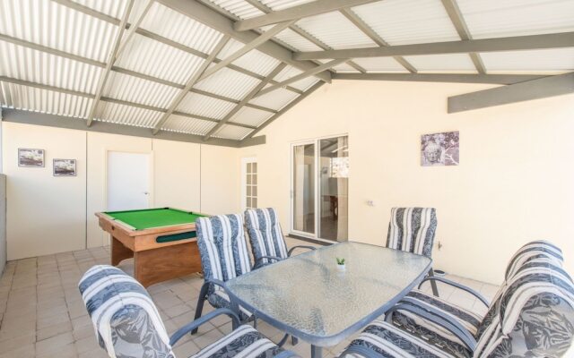 The Oasis - 6 Turnberry Drive, Links Lady Bay