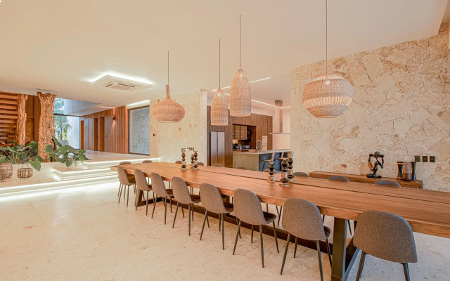 Luxury 10br Beachfront Stunner With Private Pool