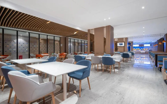 Holiday Inn Express Shenzhen Longhua by IHG