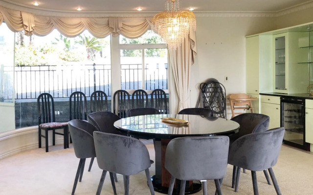 Boutique House with Endless Views