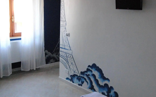 Metropolis Rooms & Services