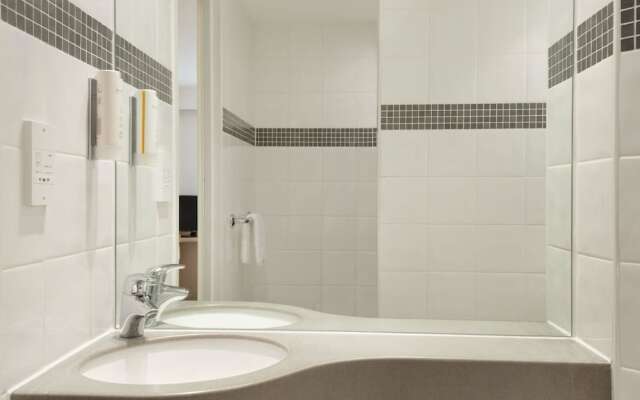 Ramada Wakefield
