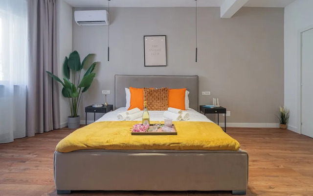 Modern & Spacious 2BR Steps to Cismigiu Gardens