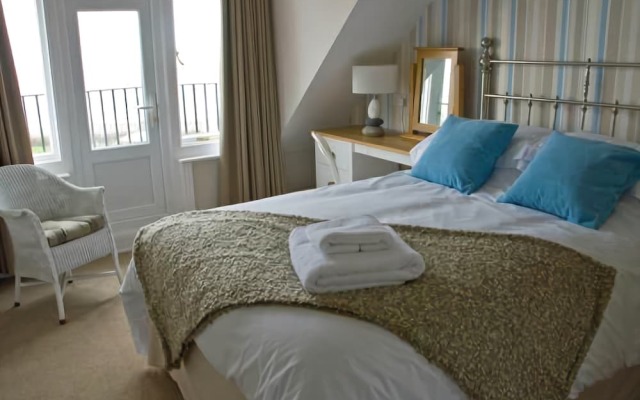 Breakers Bed & Breakfast