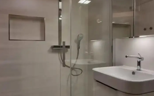Kommodig Utkiek Modern Retreat