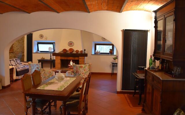 Cozy Holiday Home in Arezzo With Swimming Pool