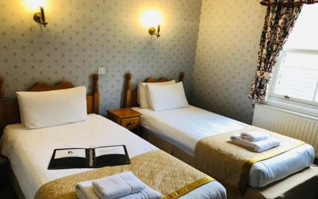 Brook Red Lion Hotel