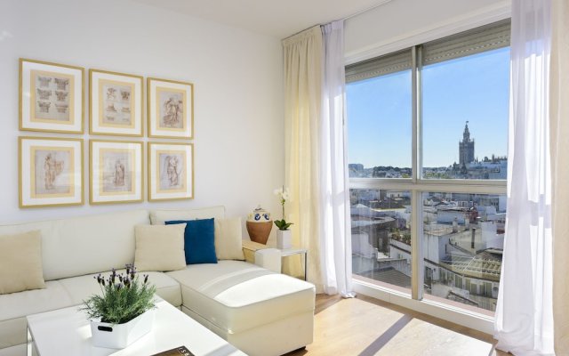 Wonderful Location In La Magdalena Square 2 Bd Apartment With Great Views. San Pablo V