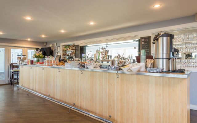 Breakwater Inn