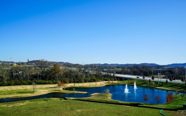 Holiday Inn Express & Suites Franklin - Berry Farms by IHG