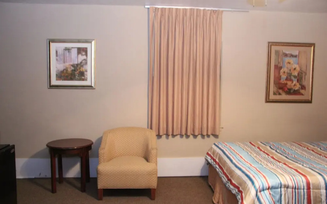 Green Acres Hotel