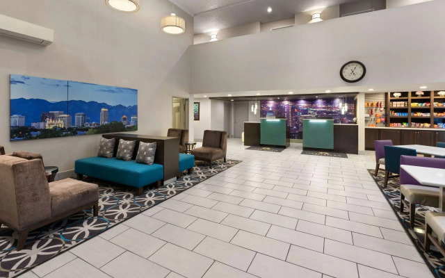 La Quinta Inn & Suites by Wyndham North Orem