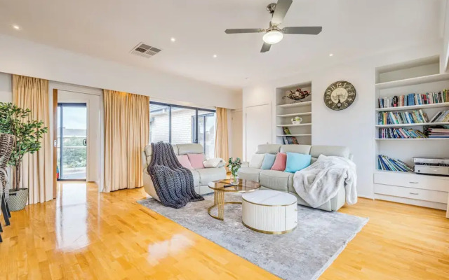 StayAU 6BR Deluxe Lakeview Point Cook