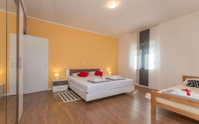 Beautiful Home in Zadar With 6 Bedrooms and Wifi
