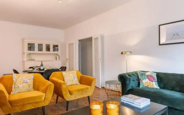 Comfy 1-bedroom Apartment With Side Seaview