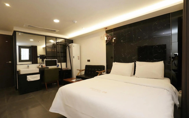The Unique Hotel 28