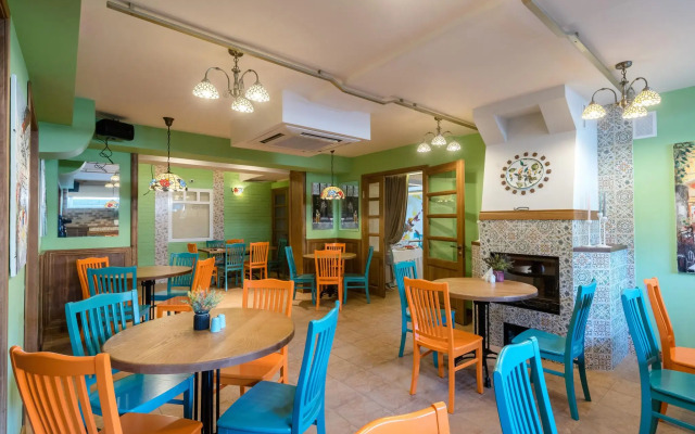 Лоял Гостевой Дом