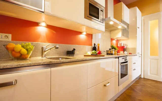 Filip Palace Luxurious Apartment